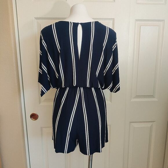 Hyfve striped v-neck tie waist romper sz M - Picture 6 of 10
